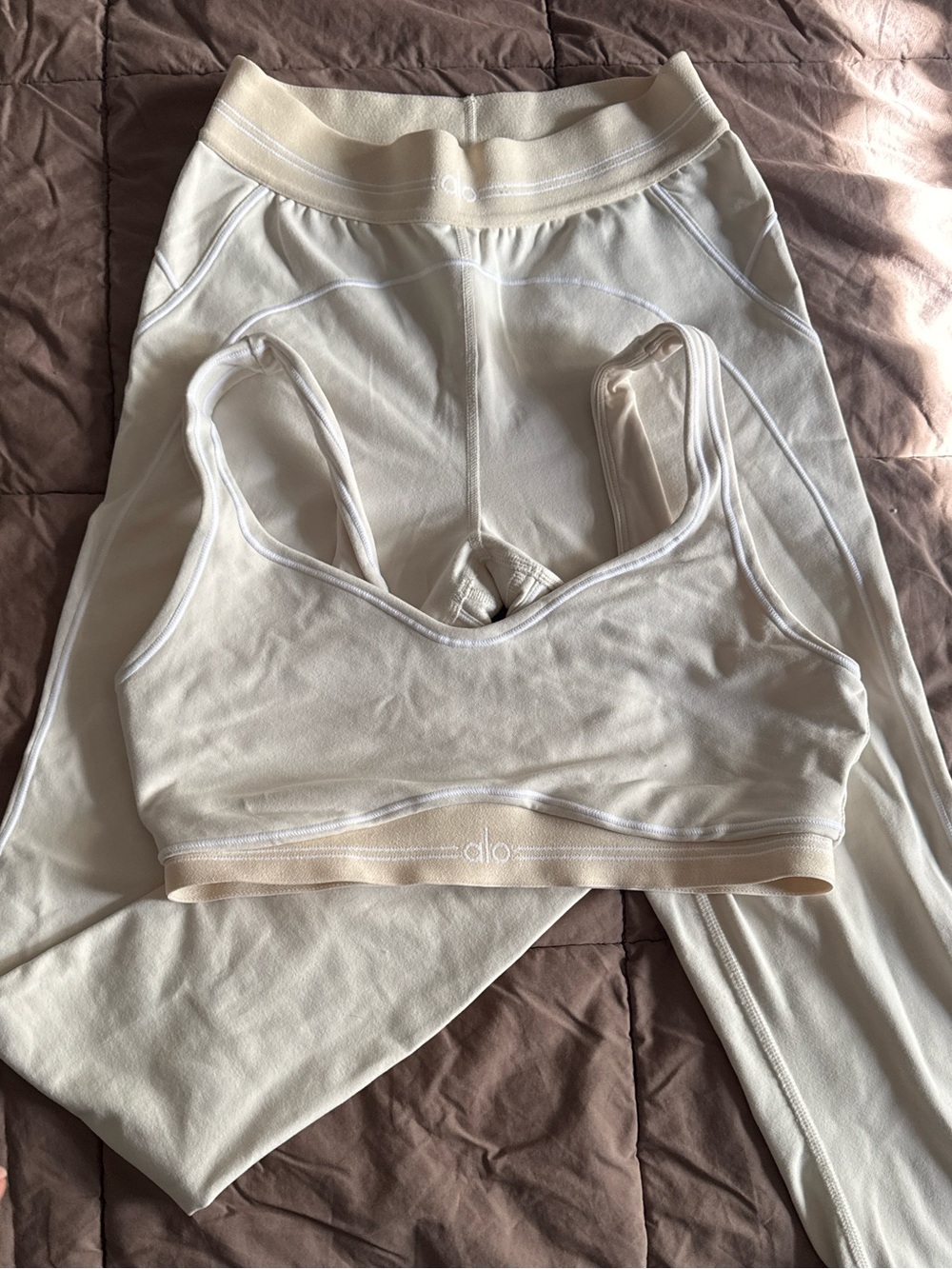 🤍 Alo Ivory/Off-White 2-Piece Activewear Set